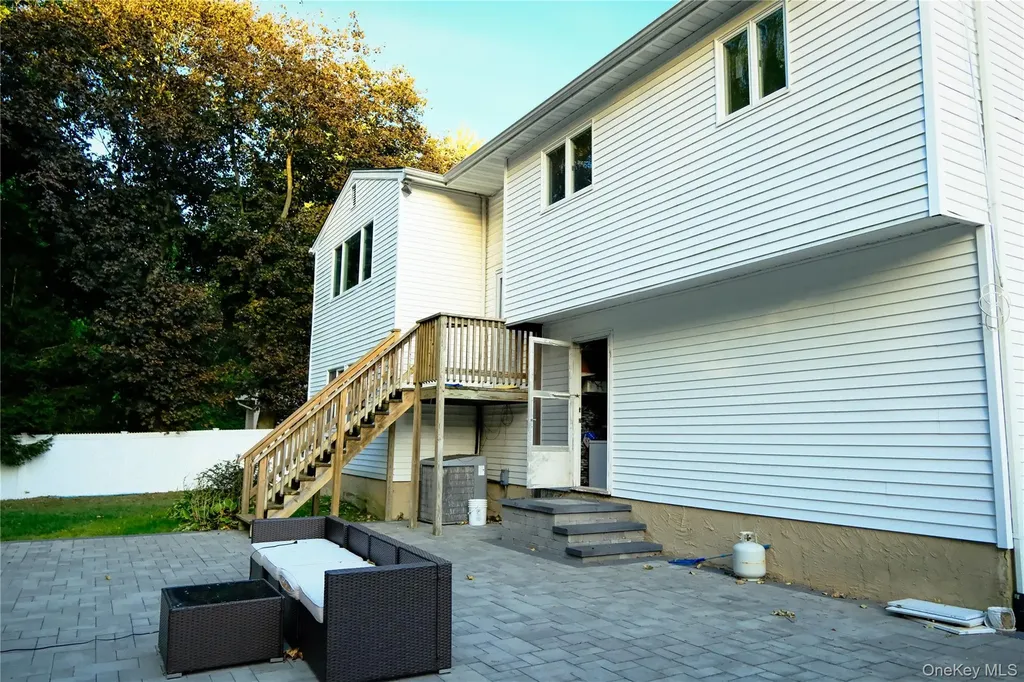 23 Bowman Lane Kings Park NY 11754