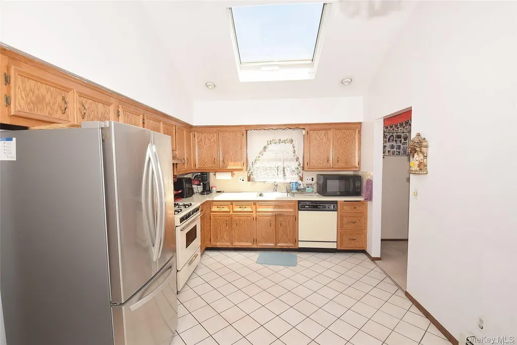 305 S 10th Street New Hyde Park NY 11040