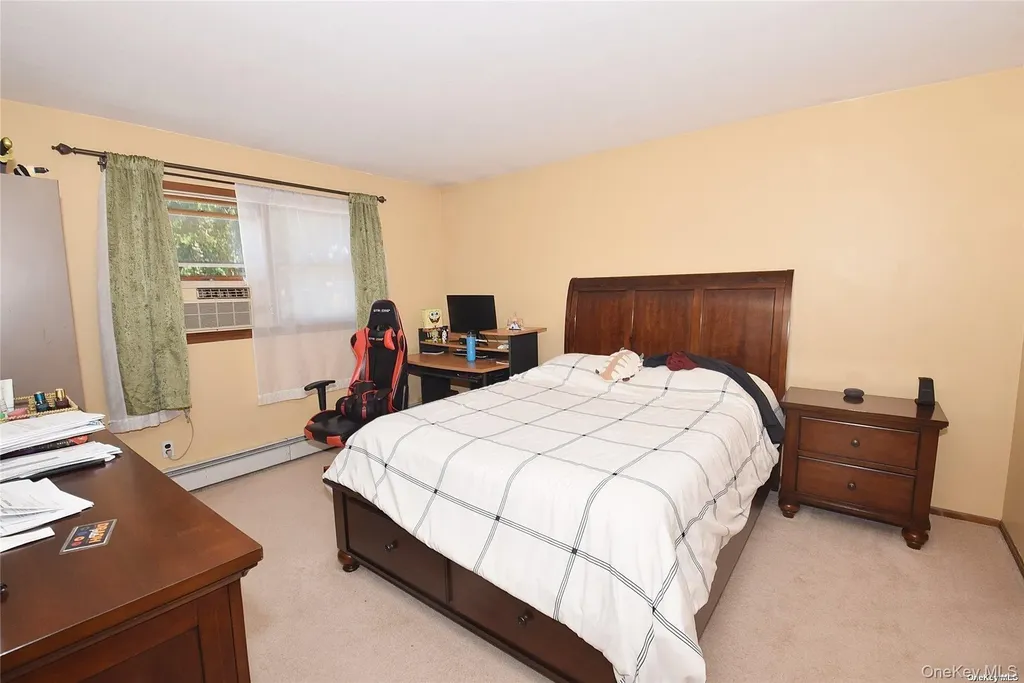 305 S 10th Street New Hyde Park NY 11040
