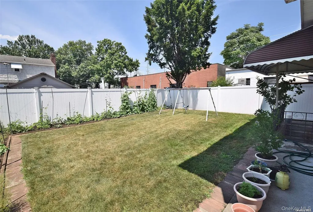 305 S 10th Street New Hyde Park NY 11040