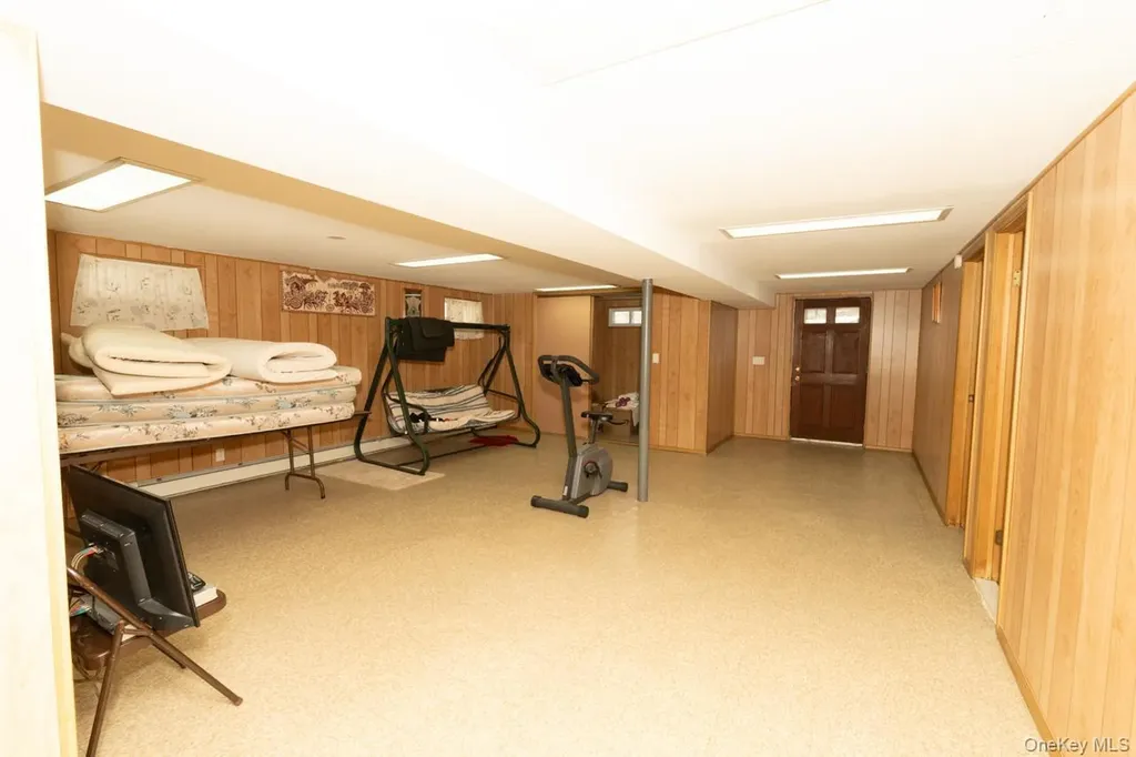 305 S 10th Street New Hyde Park NY 11040
