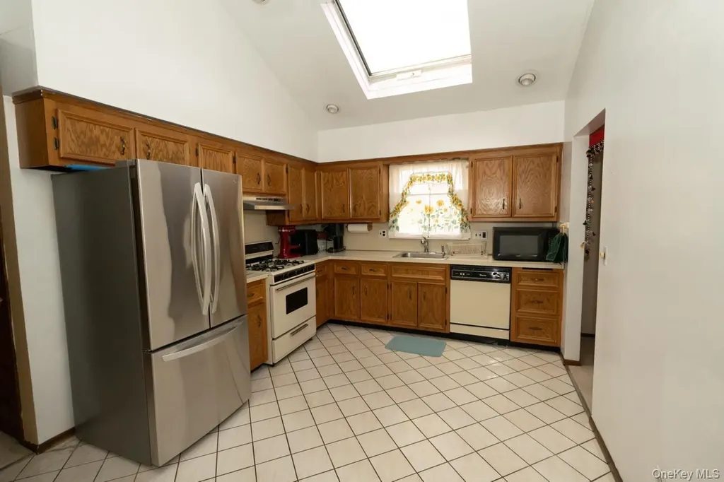 305 S 10th Street New Hyde Park NY 11040