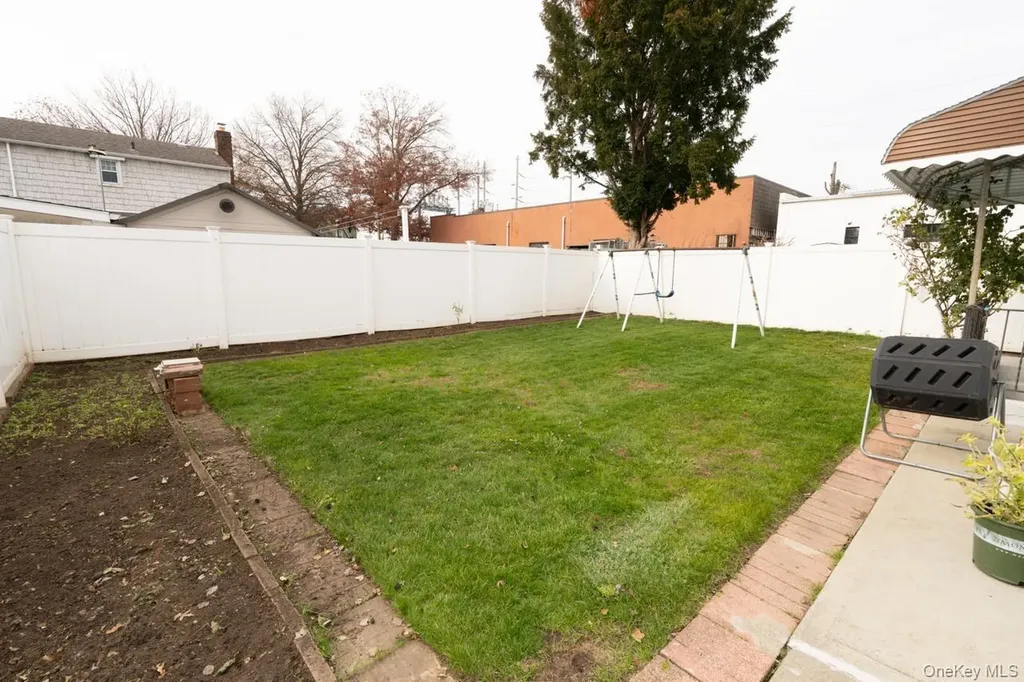 305 S 10th Street New Hyde Park NY 11040