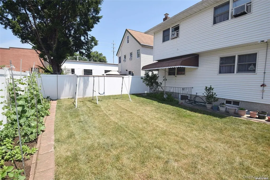 305 S 10th Street New Hyde Park NY 11040
