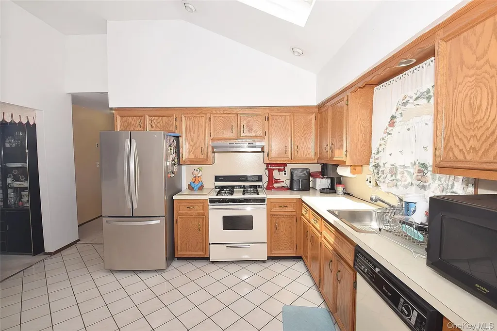 305 S 10th Street New Hyde Park NY 11040