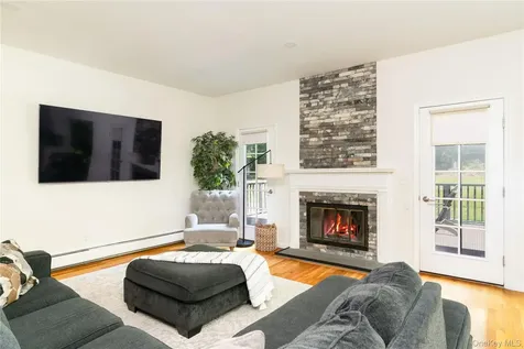 27 Valenza Lane Blauvelt NY 10913