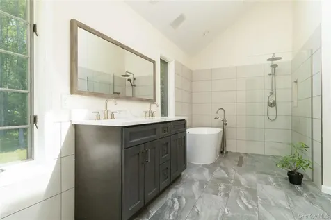 27 Valenza Lane Blauvelt NY 10913