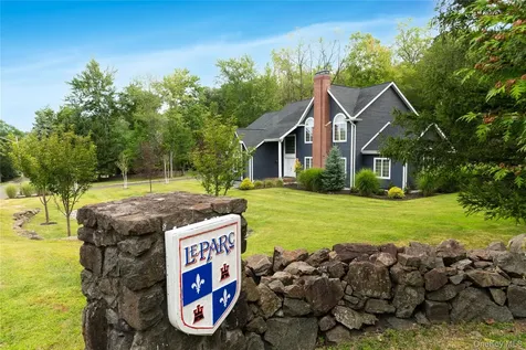 27 Valenza Lane Blauvelt NY 10913