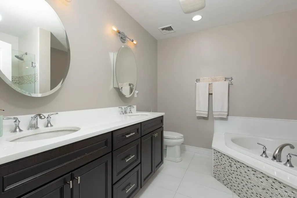 5 Rosebud Lane Babylon NY 11702