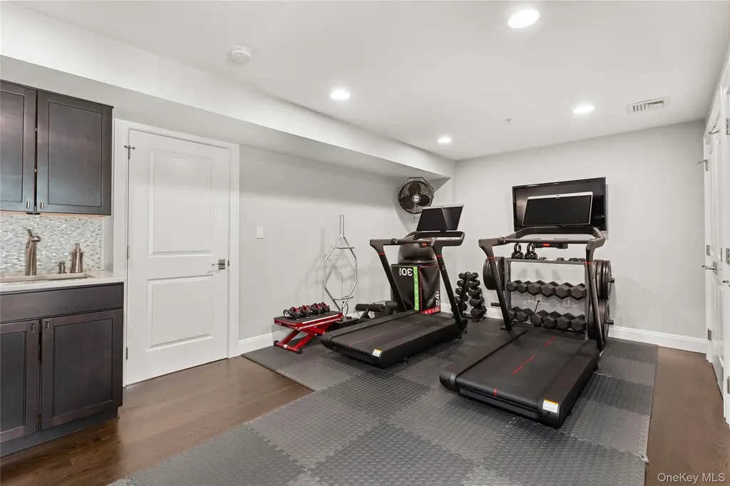 5 Rosebud Lane Babylon NY 11702
