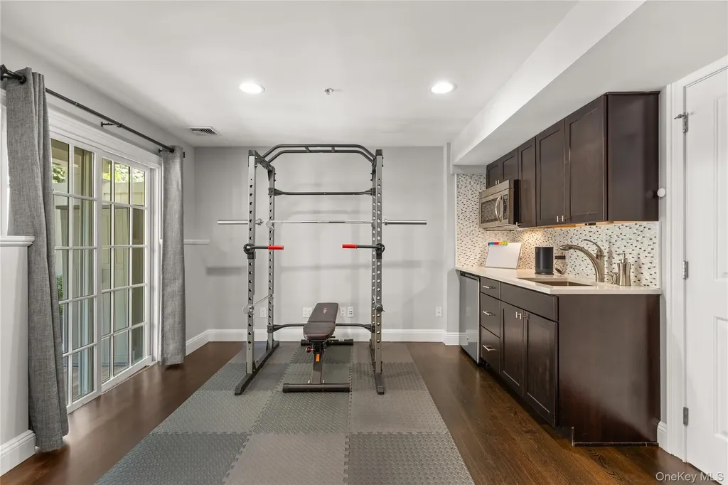 5 Rosebud Lane Babylon NY 11702