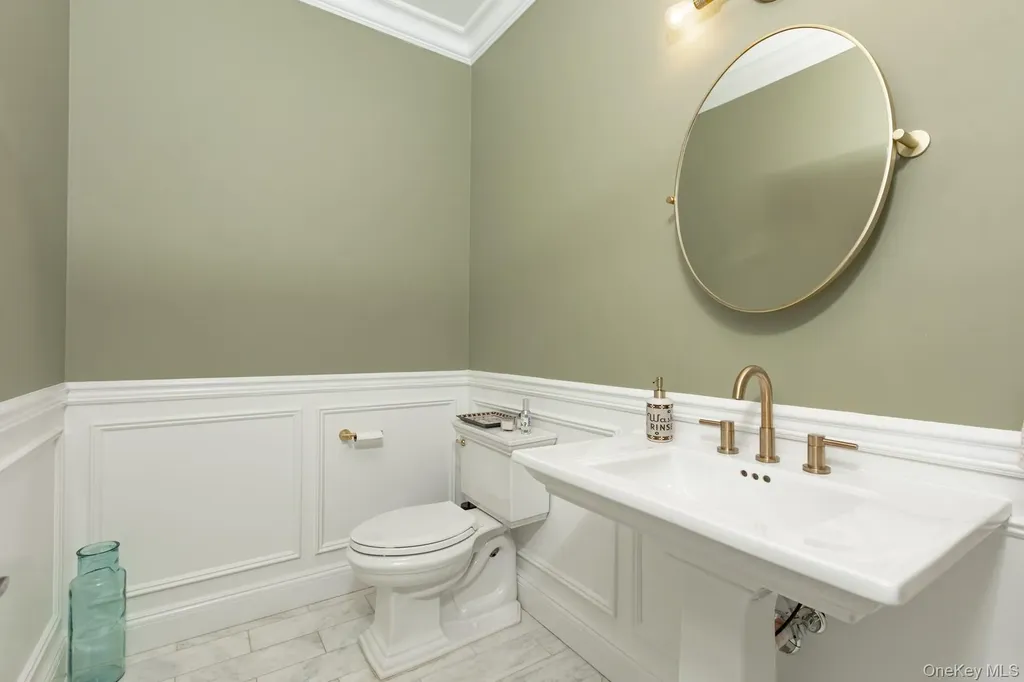 5 Rosebud Lane Babylon NY 11702