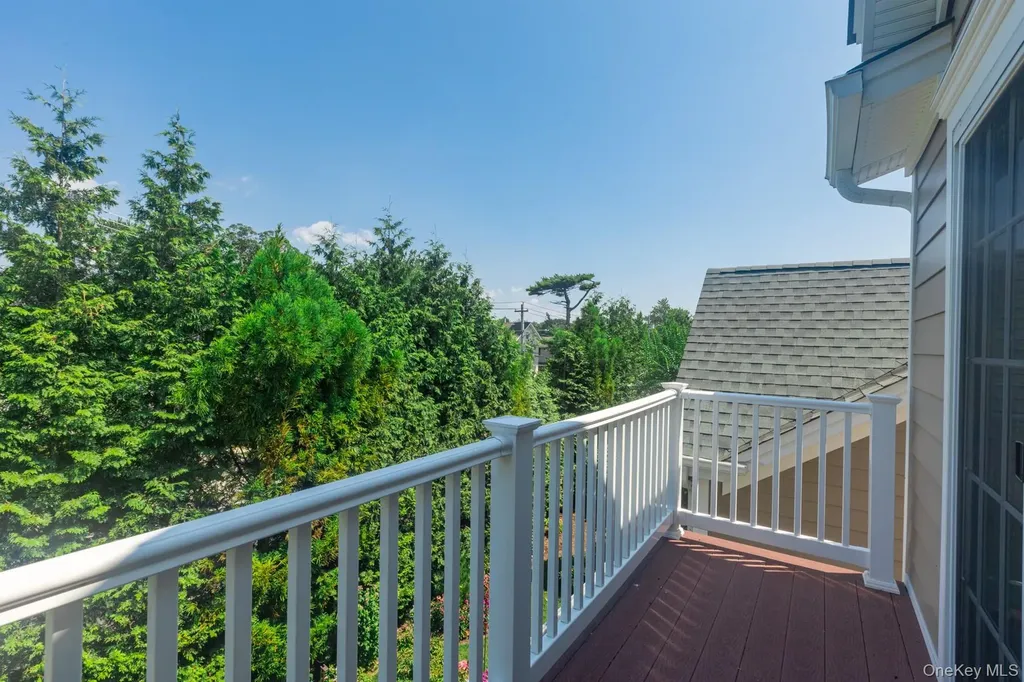 5 Rosebud Lane Babylon NY 11702
