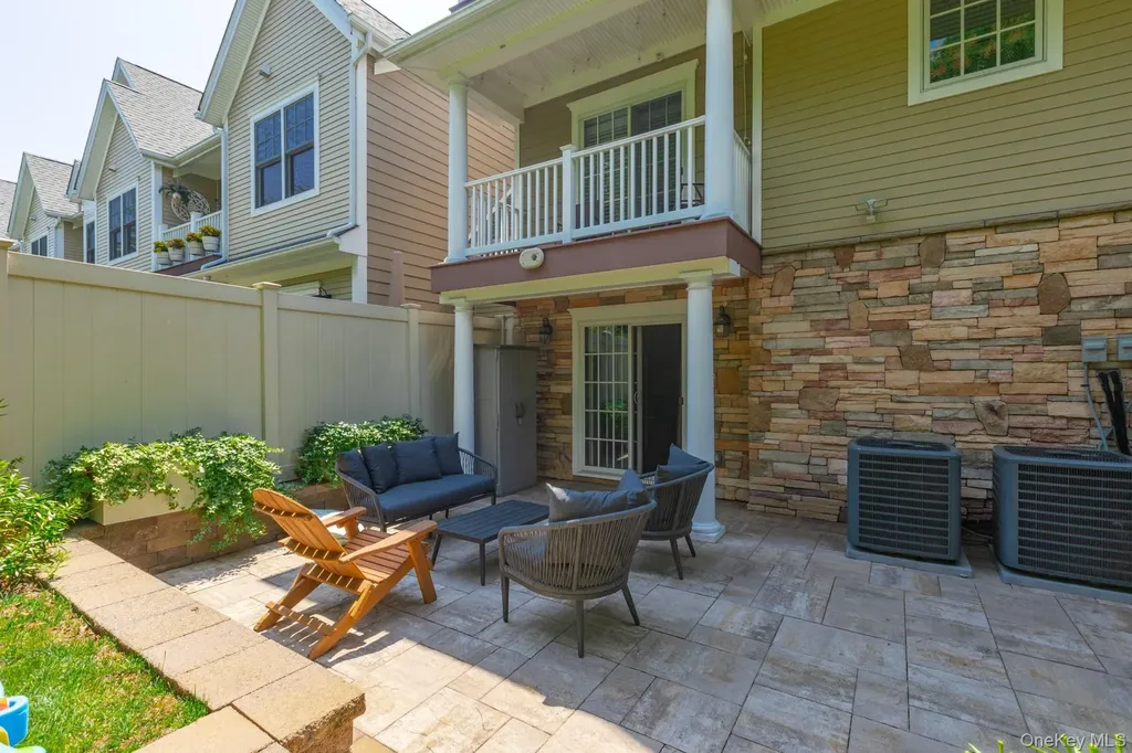5 Rosebud Lane Babylon NY 11702