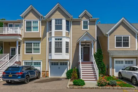 5 Rosebud Lane Babylon NY 11702