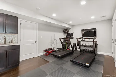 5 Rosebud Lane Babylon NY 11702