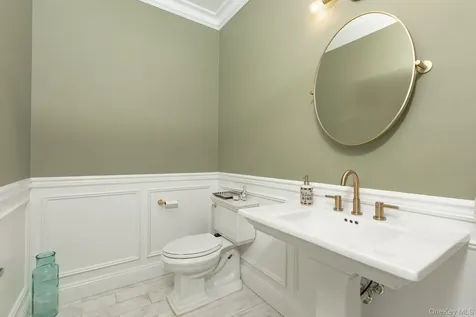 5 Rosebud Lane Babylon NY 11702