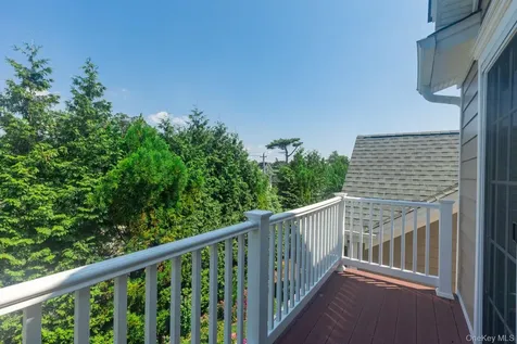 5 Rosebud Lane Babylon NY 11702