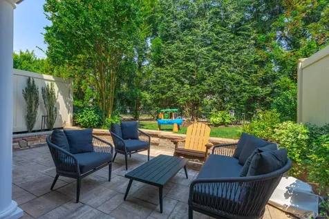 5 Rosebud Lane Babylon NY 11702