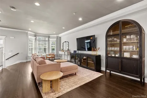 5 Rosebud Lane Babylon NY 11702