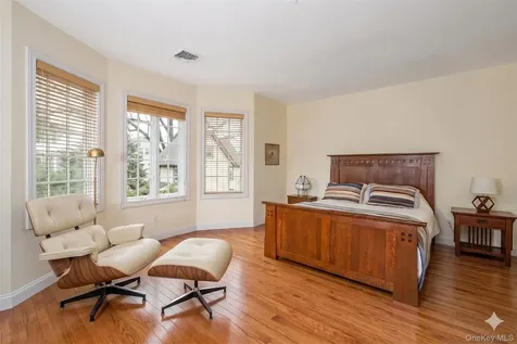 31 1st Street Pelham NY 10803