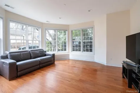 31 1st Street Pelham NY 10803