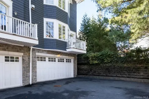31 1st Street Pelham NY 10803
