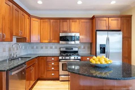 31 1st Street Pelham NY 10803