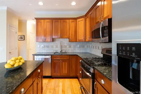 31 1st Street Pelham NY 10803