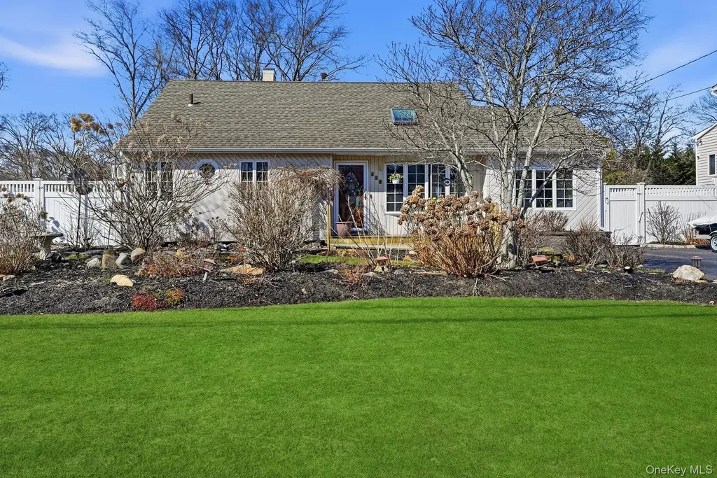 628 Peter Paul Drive West Islip NY 11795