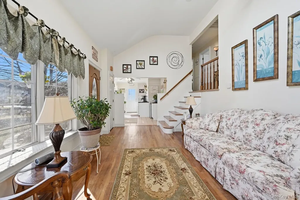 628 Peter Paul Drive West Islip NY 11795