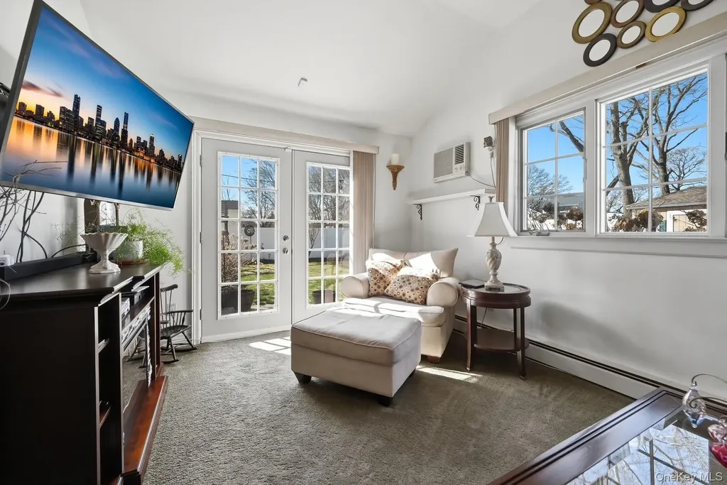 628 Peter Paul Drive West Islip NY 11795