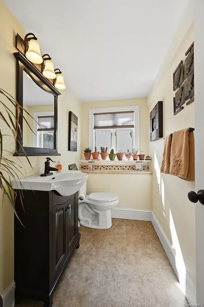 628 Peter Paul Drive West Islip NY 11795