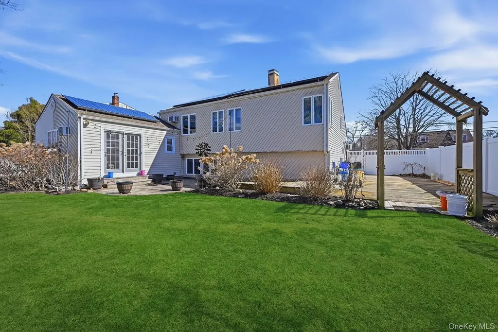 628 Peter Paul Drive West Islip NY 11795
