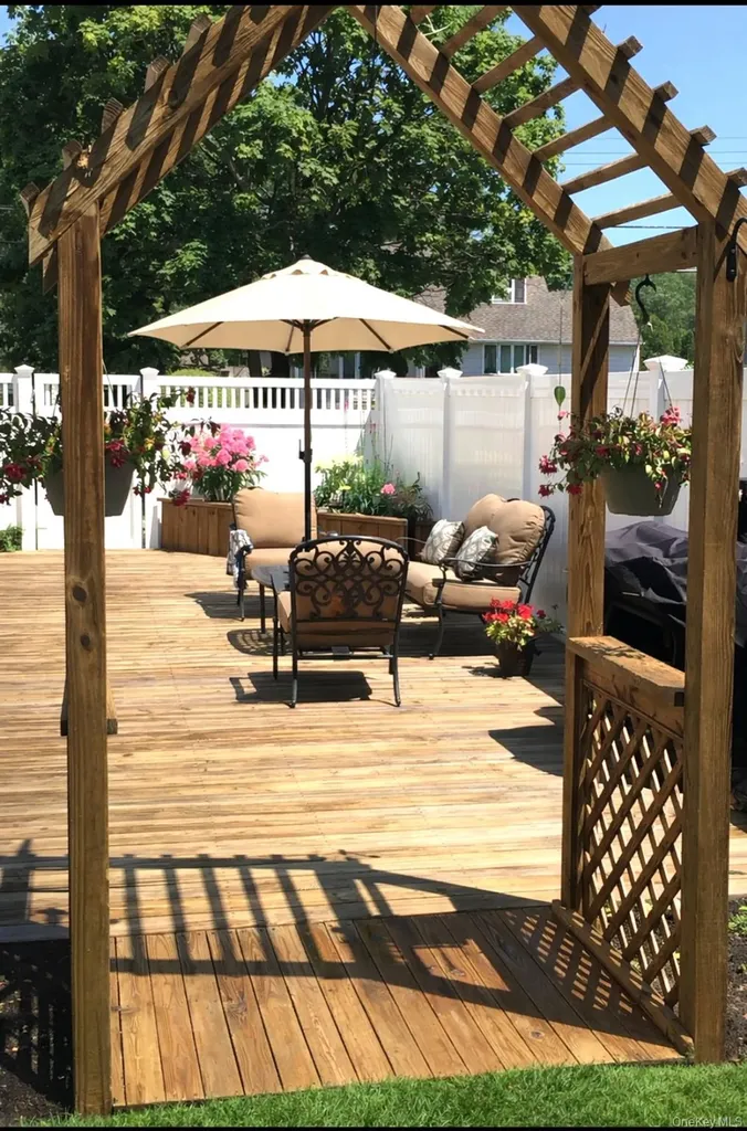 628 Peter Paul Drive West Islip NY 11795