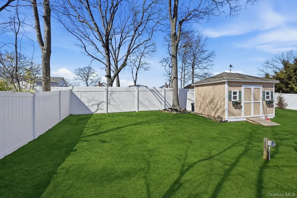 628 Peter Paul Drive West Islip NY 11795