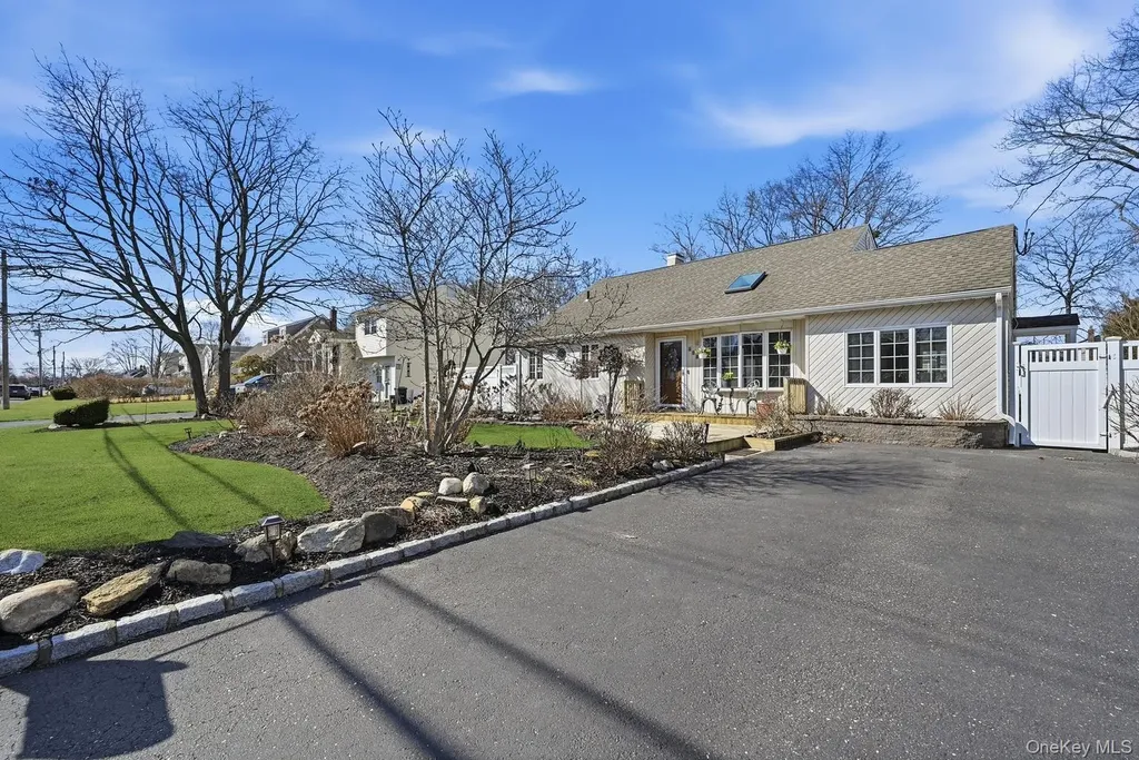 628 Peter Paul Drive West Islip NY 11795