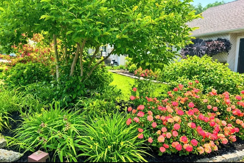 628 Peter Paul Drive West Islip NY 11795