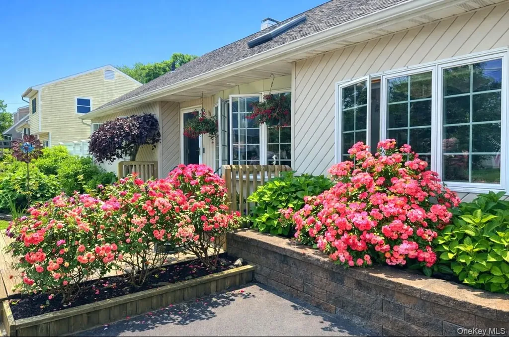 628 Peter Paul Drive West Islip NY 11795
