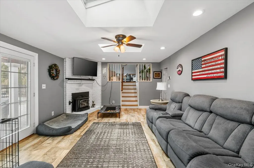 32 Branch Drive Smithtown NY 11787