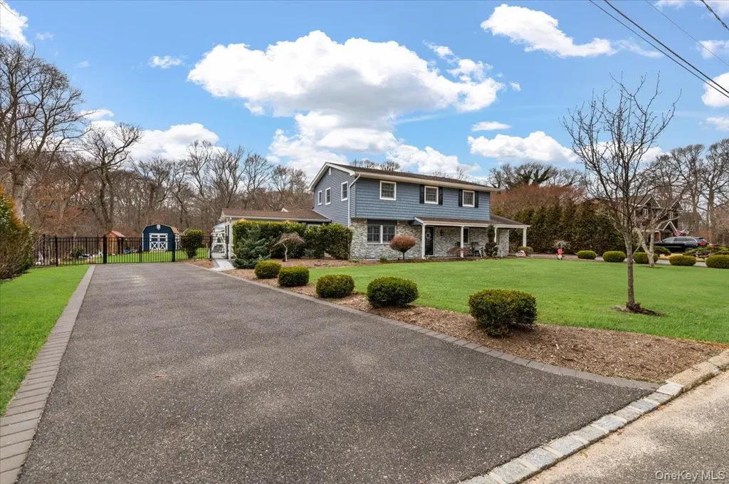32 Branch Drive Smithtown NY 11787