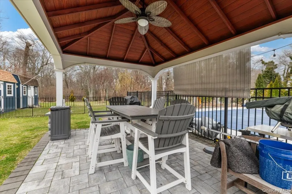 32 Branch Drive Smithtown NY 11787