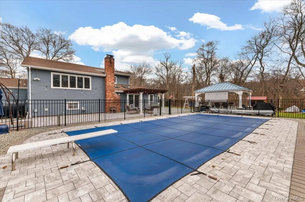 32 Branch Drive Smithtown NY 11787