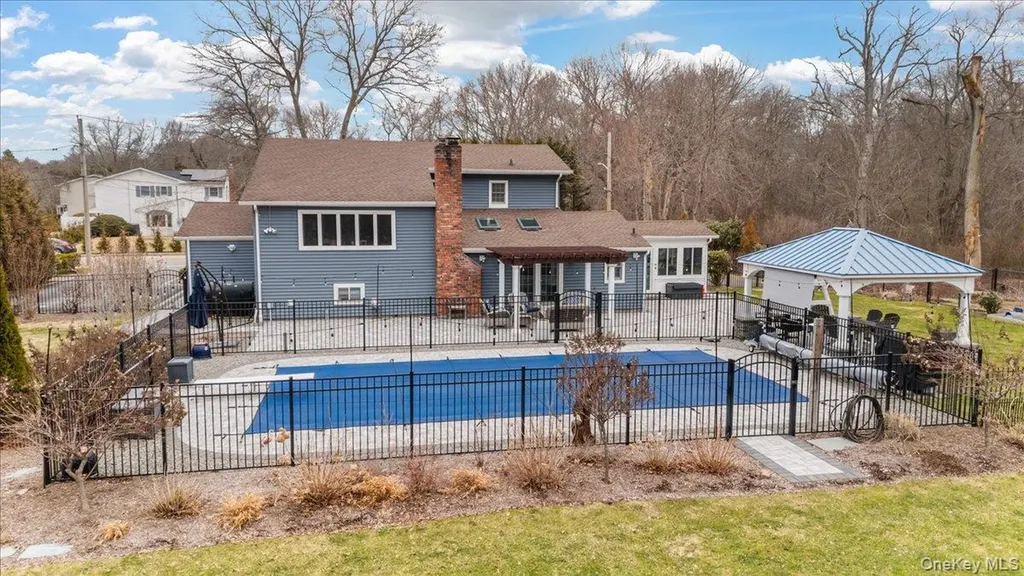 32 Branch Drive Smithtown NY 11787