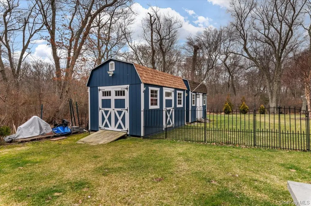 32 Branch Drive Smithtown NY 11787
