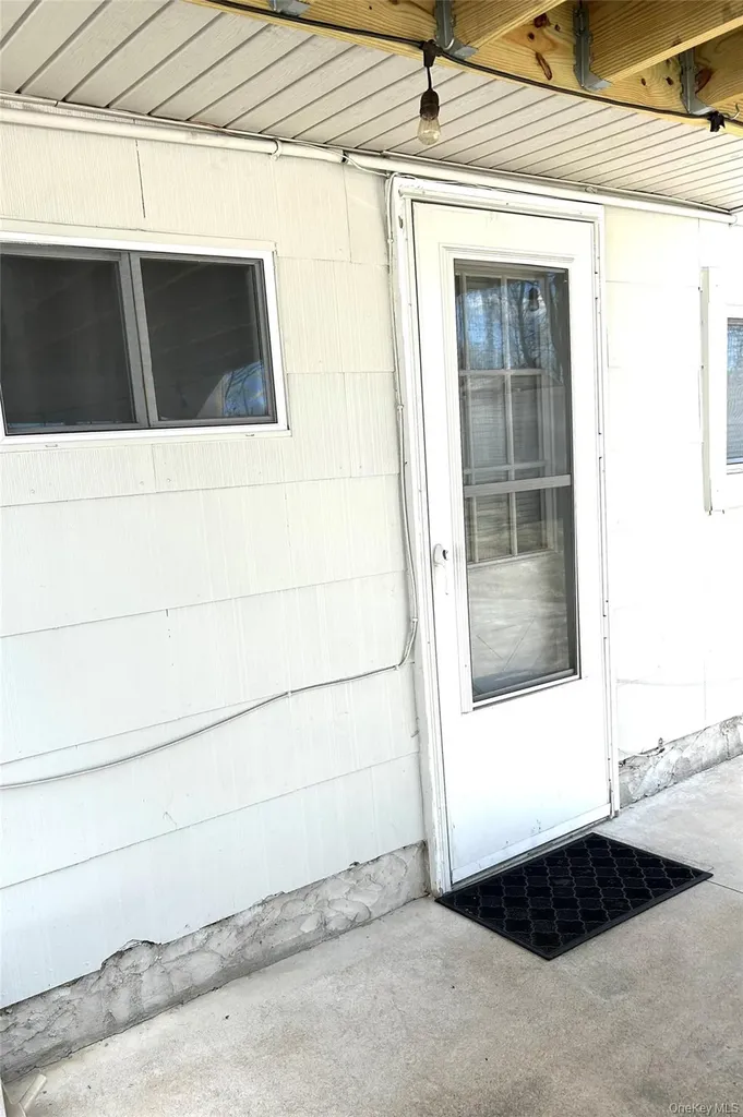 892 Pine Avenue West Islip NY 11795