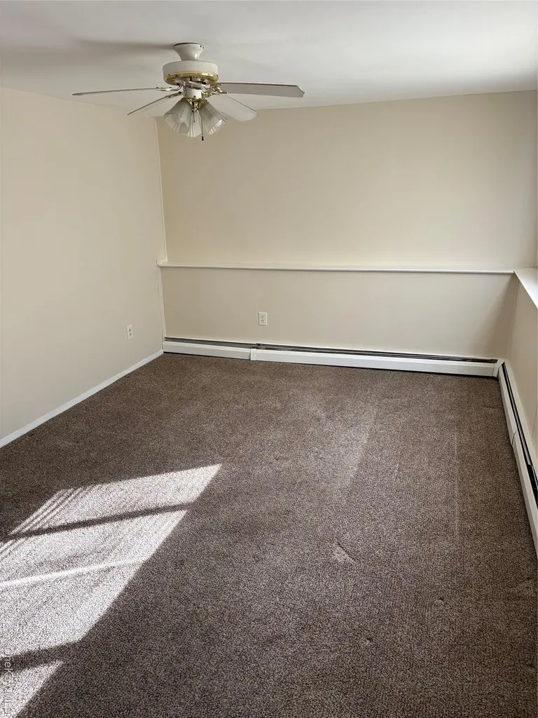 892 Pine Avenue West Islip NY 11795