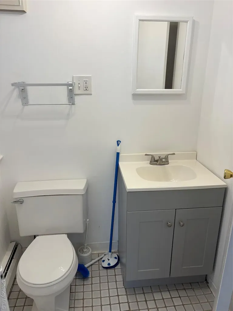 892 Pine Avenue West Islip NY 11795