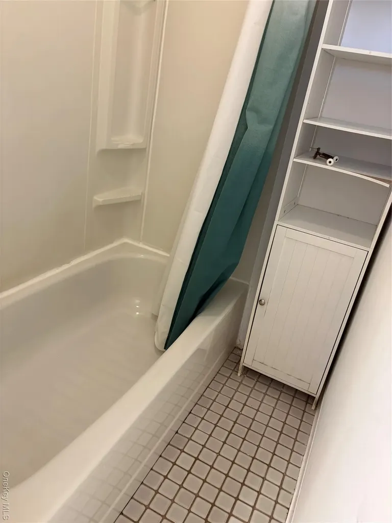 892 Pine Avenue West Islip NY 11795