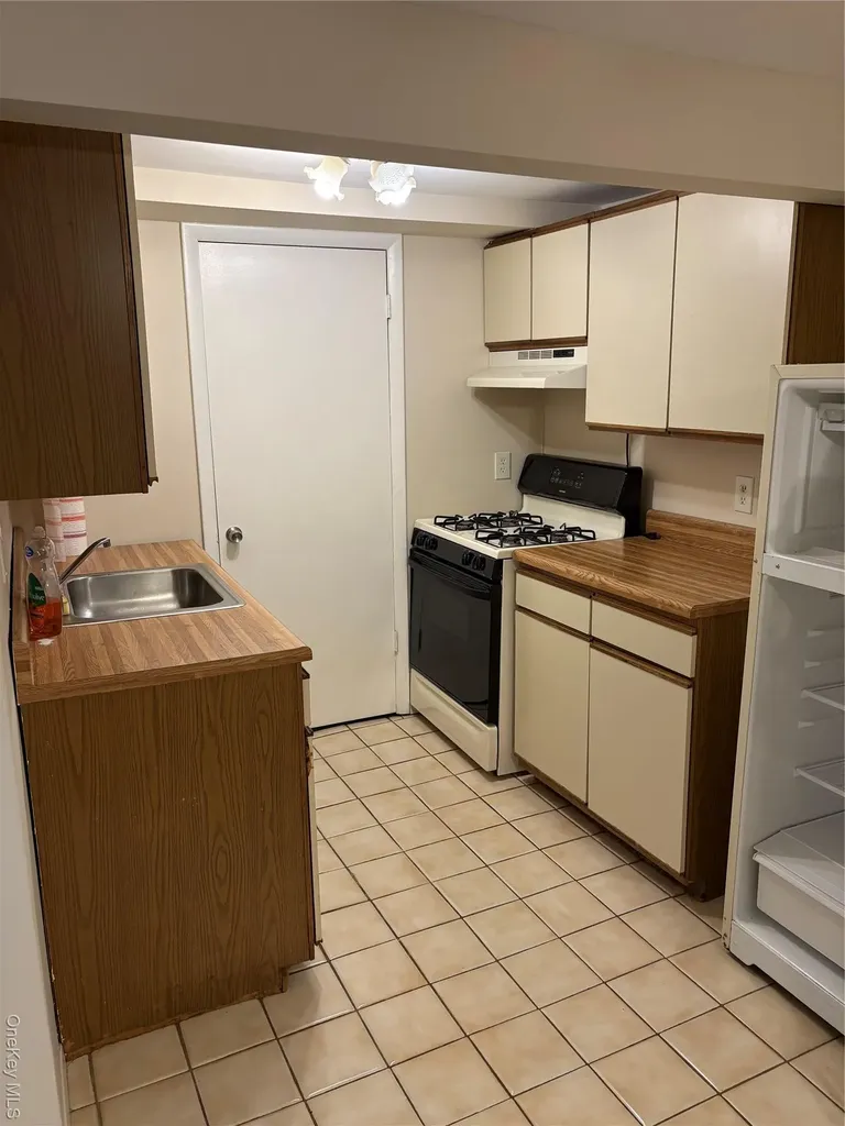 892 Pine Avenue West Islip NY 11795